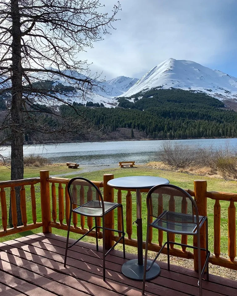 Lunch @ Summit Lake Lodge's The Parlor