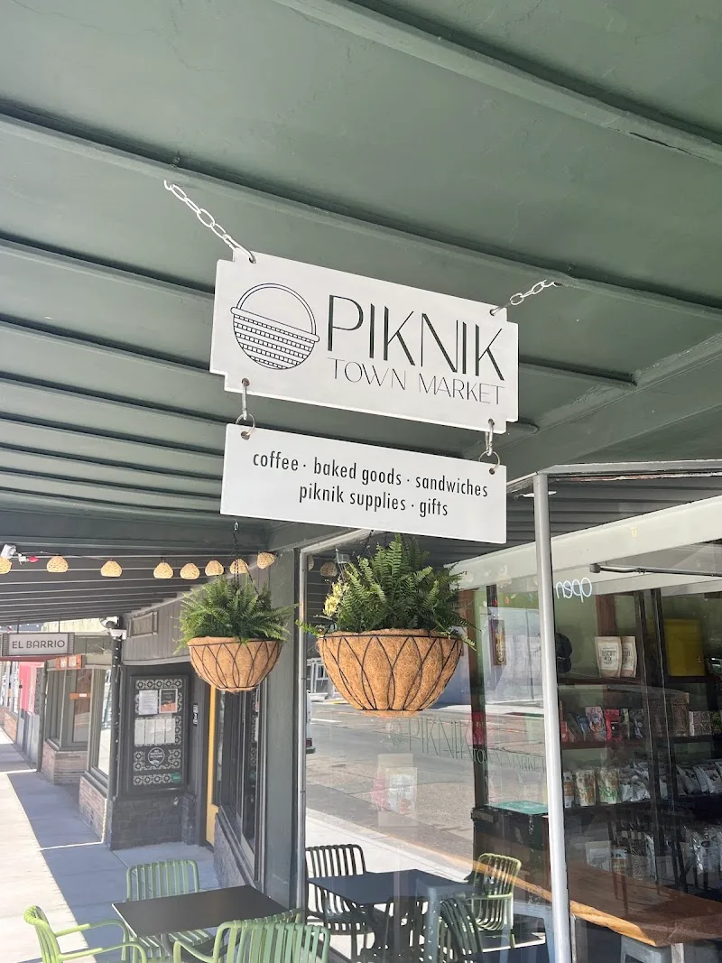 Optional Lunch at PikNik Town Market